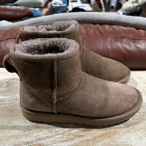 Women’s classic mini Ugg boots